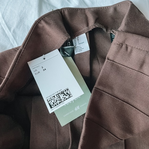 H&M Pleated Skirt - Picture 2 of 2